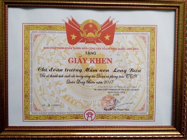Chi đoàn trường mầm non Long Biên được Ban chấp hành đoàn thanh niên cộng sản Hồ Chí Minh Quận Long Biên tặng GIẤY KHEN 